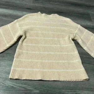 Saylor gorgeous sweater